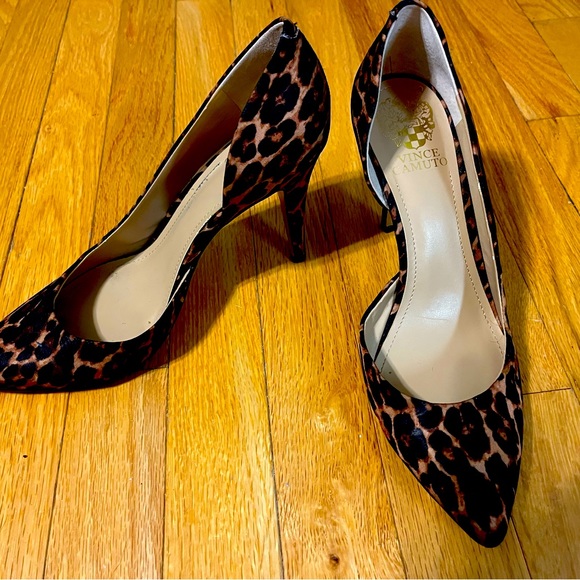 Vince Camaro Leopard Stilletto Pointed Toe Heels. - Picture 2 of 4